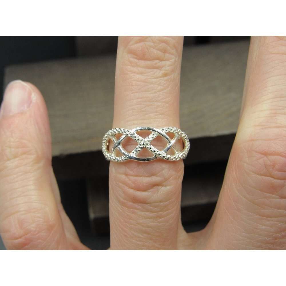 Size 5.75 Sterling Silver Woven Textured Pattern Band Ring